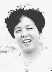 殷雪梅,坚韧不拔的奋斗者，照亮人生道路的灯塔